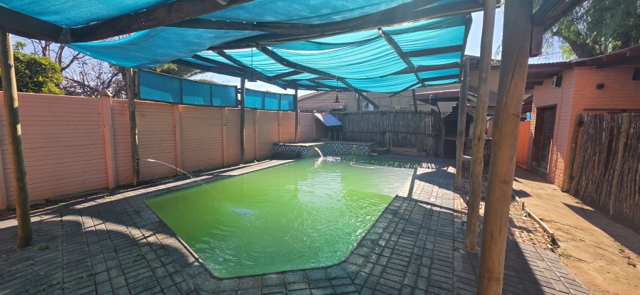 5 Bedroom Property for Sale in Rhodesdene Northern Cape